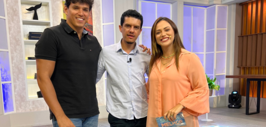 Danilo Rasquinho é recebido pelos apresentadores Bruno Cardoso e Barbara Amorim no programa “Sempre Melhor” na “Rede Mais Família”